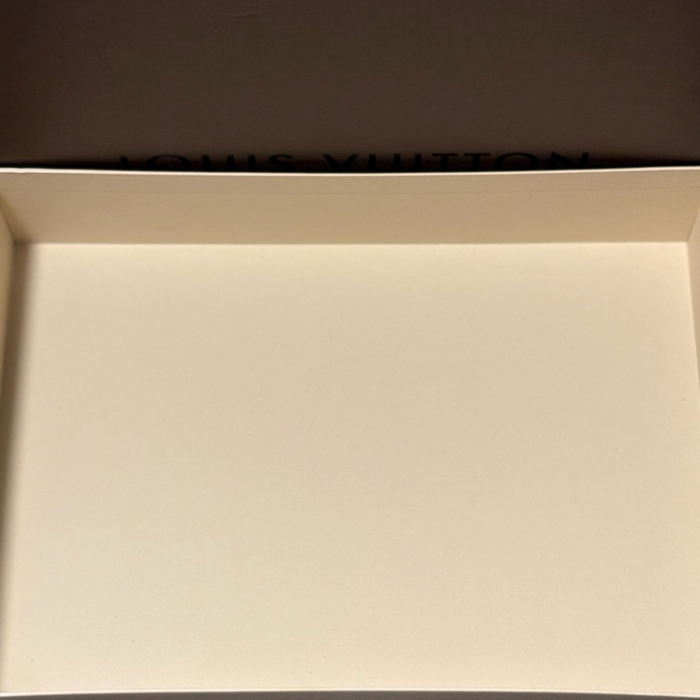 [Louis Vuitton] Lot of 6 - Large & Small Box, 2 Envelopes, Gift Bag & Tag/Card - Picture 13 of 16